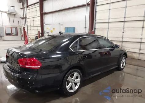 2015 Volkswagen Passat 1.8T Limited Edition z USA, uszkodzony, nr VIN 1VWAS7A31FC082955